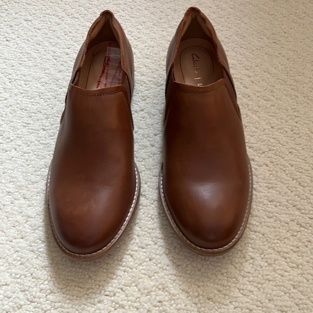 NEW Clark’s Netley Bright Tan Leather Slip On Comfort Shoes
